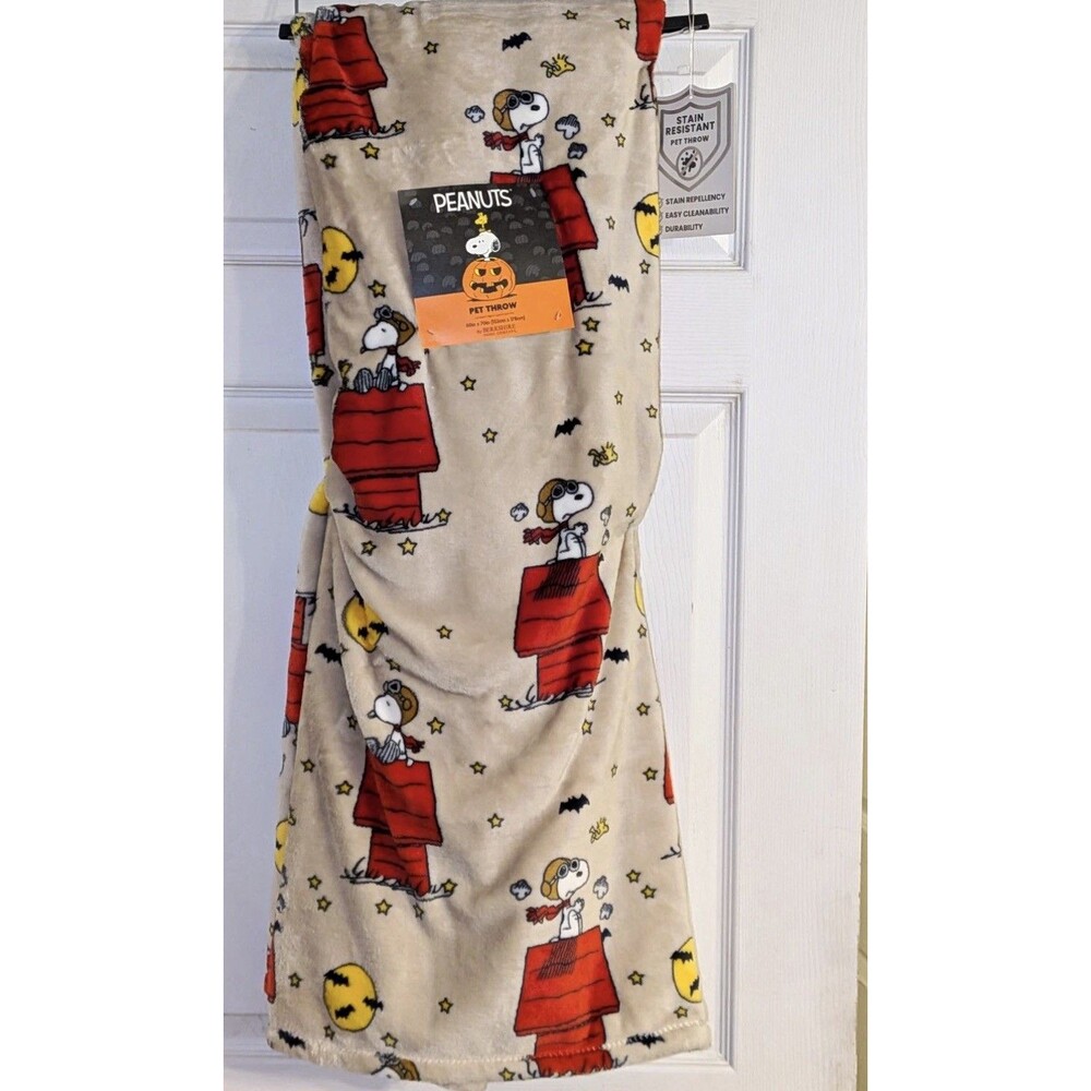 Berkshire Peanuts Fall Autumn Red Doghouse Snoopy Woodstock Throw Blanket 60x70